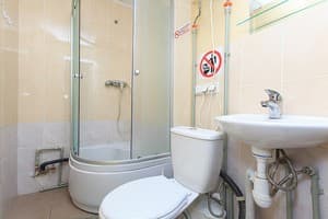 Возле метро Вокзальная на ул. Богдановская 7